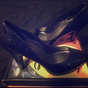 FIONI “Black Jamie” Heels